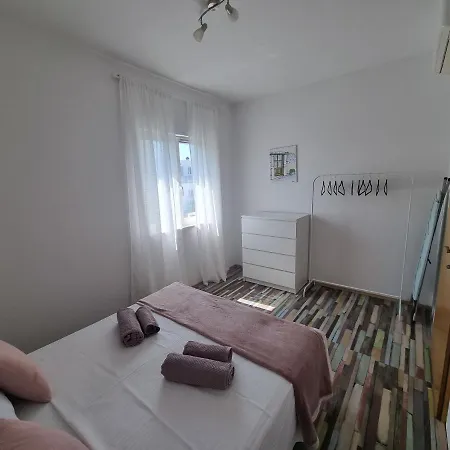 Apartment Tonka - Cozy W/ac & Parking